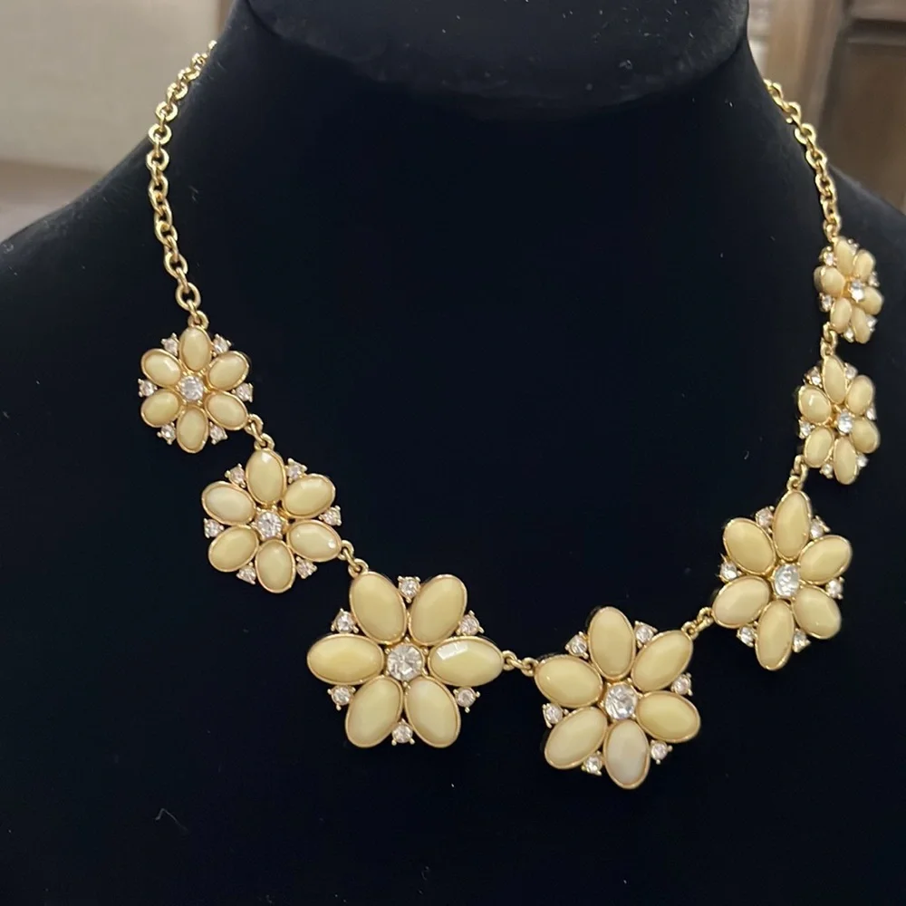 Kate Spade Floral cream daisy flower statement necklace